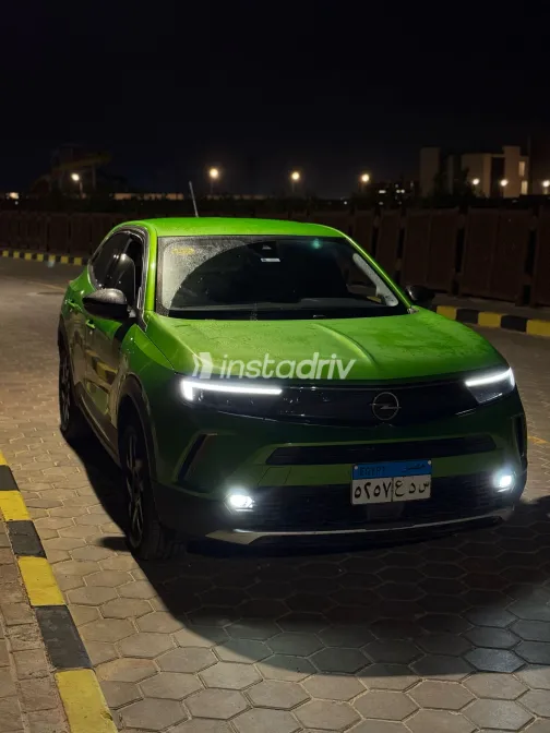 اوبل موكا 2022 أبيض مستعملة للبيع - 2