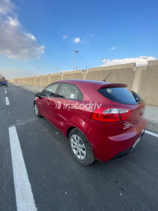 كيا ريو 2015 أحمر مستعملة للبيع - 3