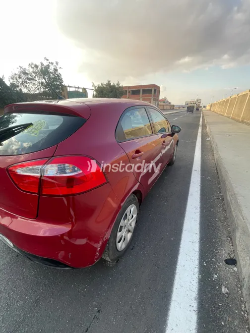 كيا ريو 2015 أحمر مستعملة للبيع - 4