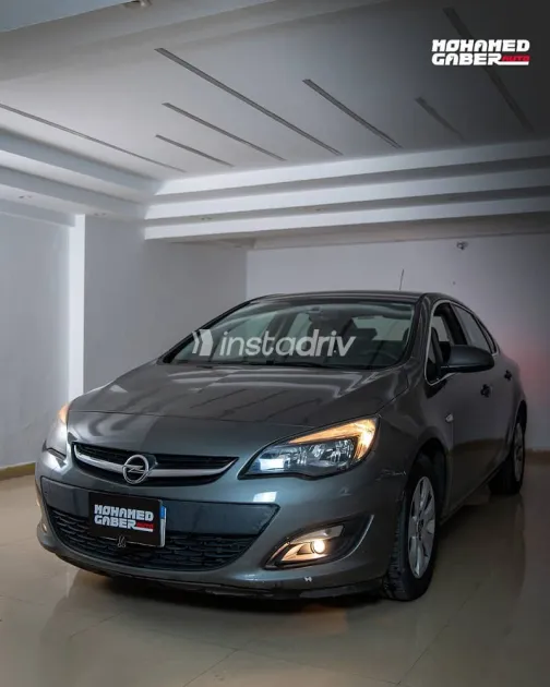 اوبل أسترا 2020 رمادي مستعملة للبيع - 2
