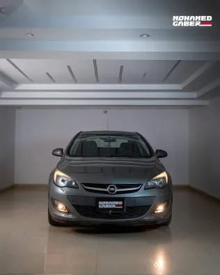 اوبل أسترا 2020 رمادي مستعملة للبيع