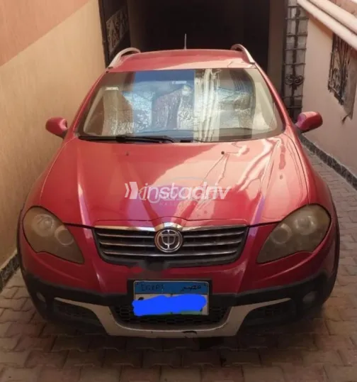 بريليانس كروس 2015 أحمر مستعملة للبيع - 1