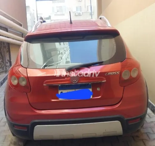بريليانس كروس 2015 أحمر مستعملة للبيع - 2