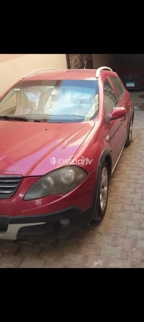 بريليانس كروس 2015 أحمر مستعملة للبيع - 3