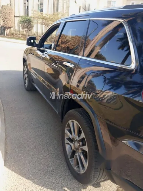 Jeep Cherokee 2018 Black Used for Sale - 3