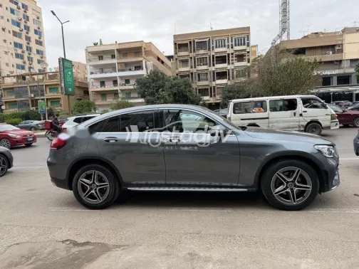 مرسيدس GLC 300 2021 رمادي مستعملة للبيع - 2