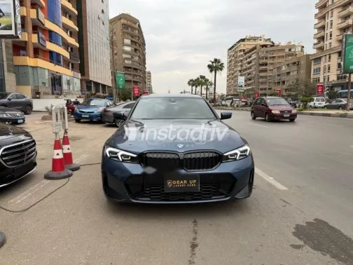 بي ام دبليو 320 2025 أزرق غامق مستعملة للبيع - 3