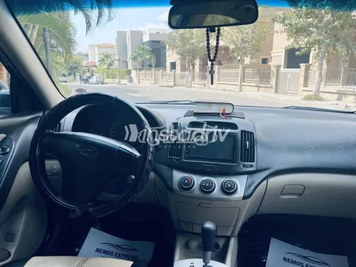 هيونداي إلنترا 2010 أسود مستعملة للبيع - 5