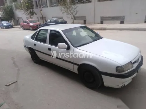 اوبل فيكترا 1995 أبيض مستعملة للبيع - 4