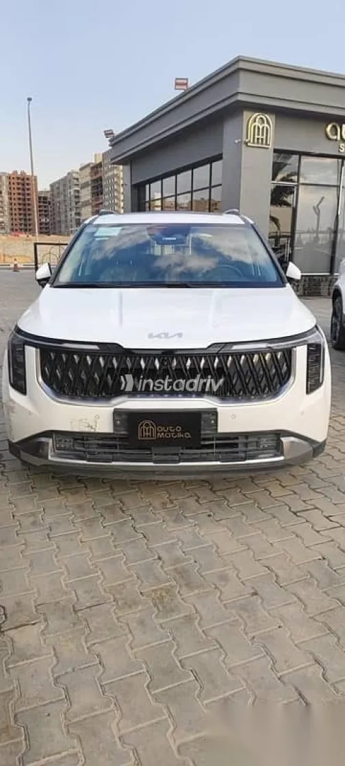 Kia Carnival 2024 White Used for Sale - 1