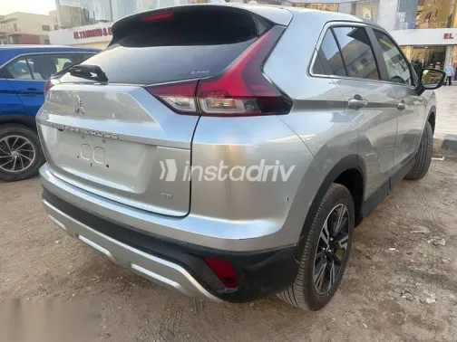 ميتسوبيشي اكليبس 2025 فضي مستعملة للبيع - 2