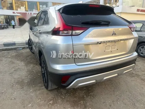 ميتسوبيشي اكليبس 2025 فضي مستعملة للبيع - 3