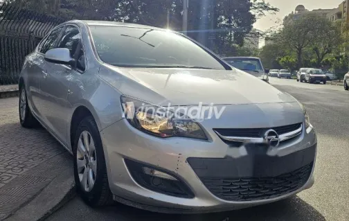 اوبل أسترا 2020 فضي مستعملة للبيع - 2