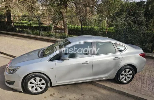 اوبل أسترا 2020 فضي مستعملة للبيع - 4