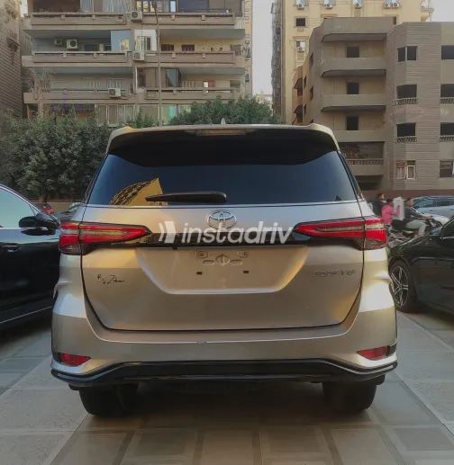 تويوتا فورتشنر 2024 أبيض مستعملة للبيع - 1