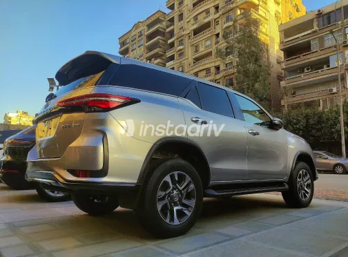 تويوتا فورتشنر 2024 أبيض مستعملة للبيع - 2