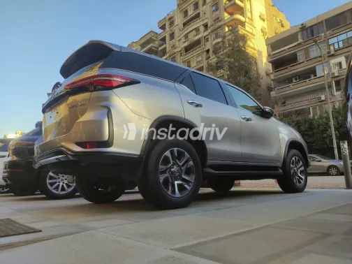 تويوتا فورتشنر 2024 أبيض مستعملة للبيع - 4