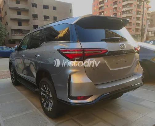 تويوتا فورتشنر 2024 أبيض مستعملة للبيع - 8