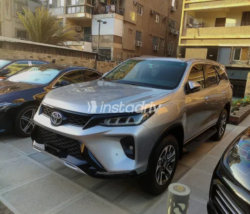 تويوتا فورتشنر 2024 أبيض مستعملة للبيع - 9