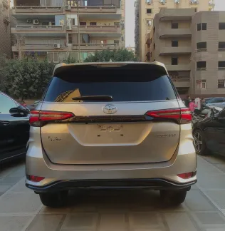 تويوتا فورتشنر 2024 أبيض مستعملة للبيع