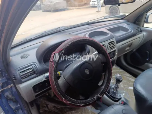 رينو كليو 2003 أزرق غامق مستعملة للبيع - 2