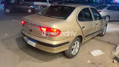 رينو ميجان 2001 ذهبي مستعملة للبيع - 1