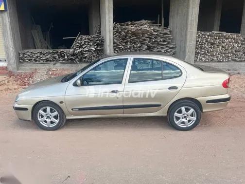 رينو ميجان 2001 ذهبي مستعملة للبيع - 2