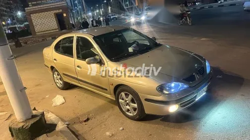 رينو ميجان 2001 ذهبي مستعملة للبيع - 4