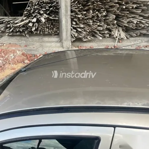 رينو ميجان 2001 ذهبي مستعملة للبيع - 7