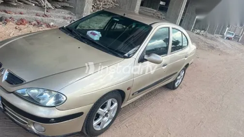 رينو ميجان 2001 ذهبي مستعملة للبيع - 9
