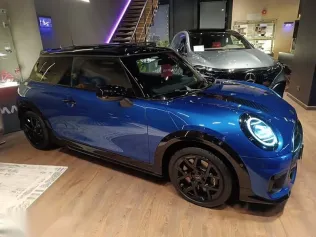 مينى كوبر 2026 أزرق غامق مستعملة للبيع