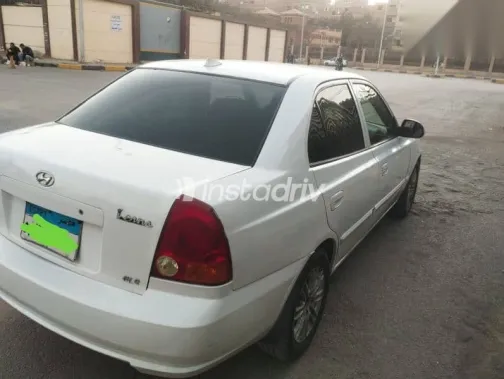 هيونداي فيرنا 2015 أبيض مستعملة للبيع - 1