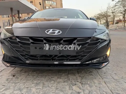 هيونداي إلنترا 2021 أسود مستعملة للبيع - 2