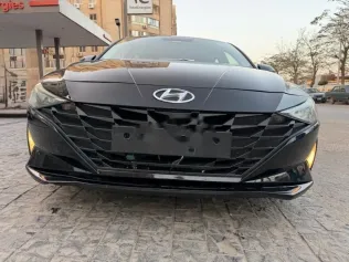 هيونداي إلنترا 2021 أسود مستعملة للبيع
