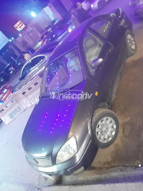 نيسان صنى 2012 برونزي مستعملة للبيع - 2