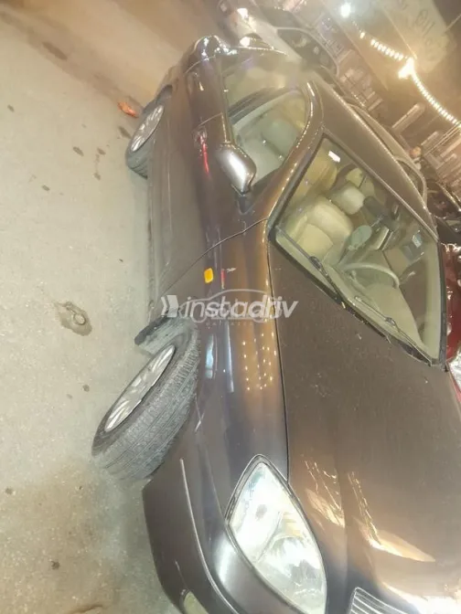 نيسان صنى 2012 برونزي مستعملة للبيع - 3