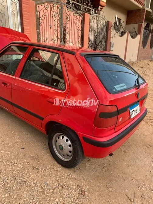 سكودا فيليشيا 2001 أحمر مستعملة للبيع - 4