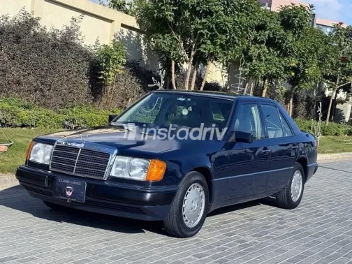 مرسيدس E 230 1990 أزرق غامق مستعملة للبيع - 2