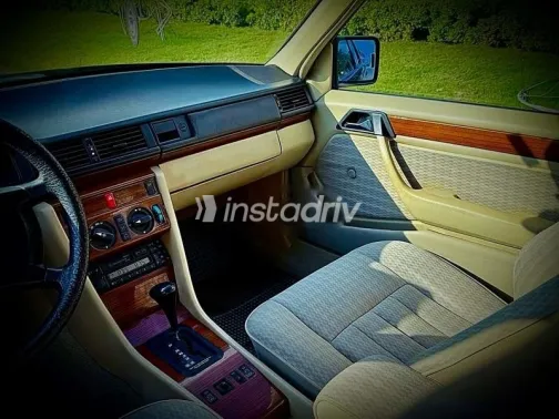 مرسيدس E 230 1990 أزرق غامق مستعملة للبيع - 5