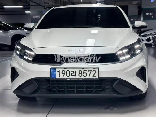 كيا K3 2023 أبيض مستعملة للبيع - 1