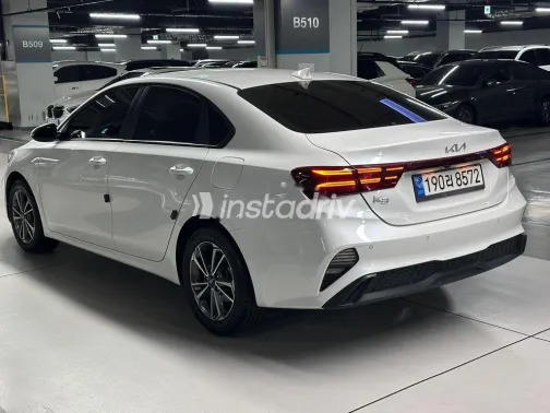 كيا K3 2023 أبيض مستعملة للبيع - 4