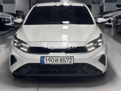 كيا K3 2023 أبيض مستعملة للبيع - 5