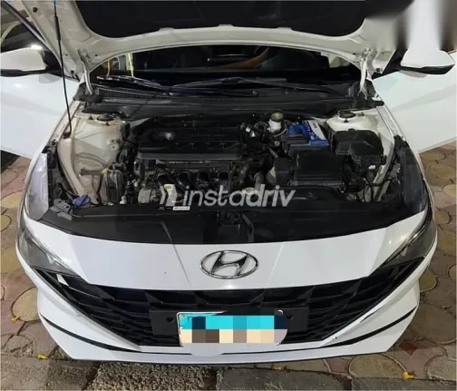 هيونداي إلنترا 2021 أبيض مستعملة للبيع - 2