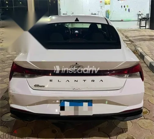 هيونداي إلنترا 2021 أبيض مستعملة للبيع - 4