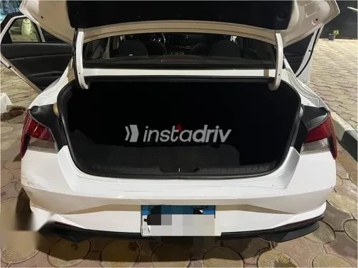 هيونداي إلنترا 2021 أبيض مستعملة للبيع - 5