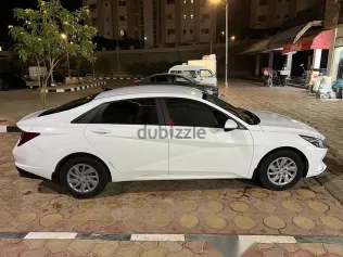 هيونداي إلنترا 2021 أبيض مستعملة للبيع