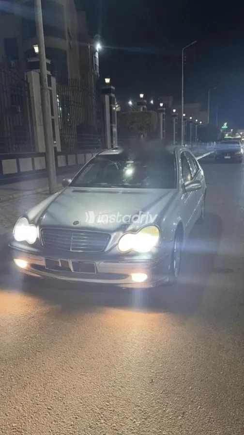 مرسيدس 200 2002 فضي مستعملة للبيع - 1