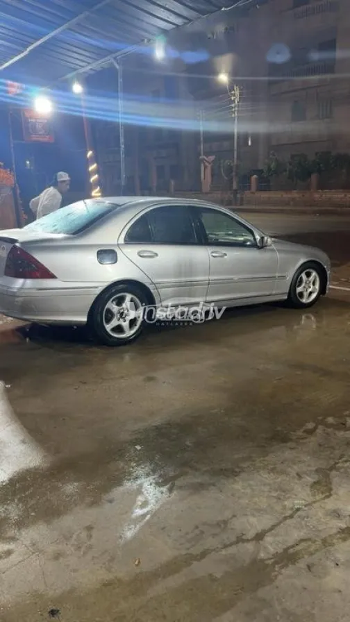 مرسيدس 200 2002 فضي مستعملة للبيع - 2