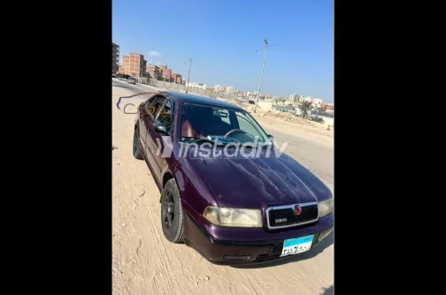 سكودا اوكتافيا A4 2000 باذنجاني مستعملة للبيع - 1