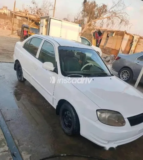 هيونداي فيرنا 2010 أبيض مستعملة للبيع - 2